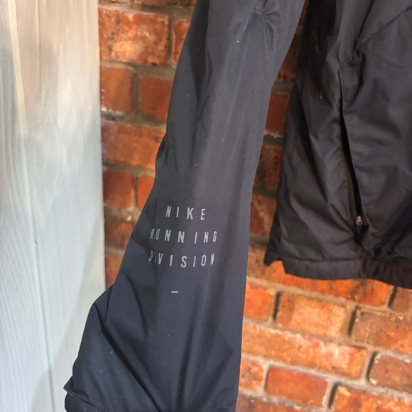 Nike womens Run Division dynamic vent lightweight running jacket black S - Picture 2 of 6